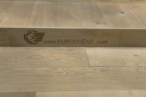 Plancher avec nœuds sains Plancher avec nœuds sains