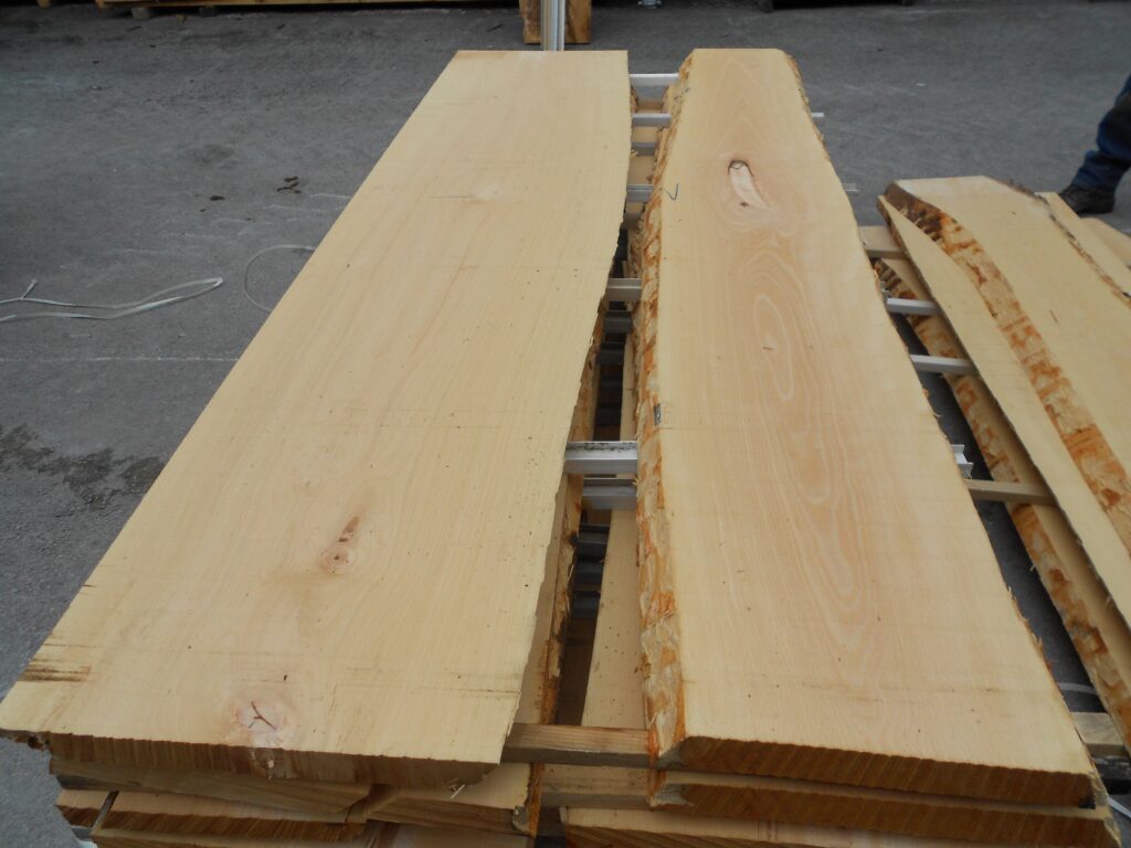 Planche hêtre FBA 41 mm vue de face - rectitude parfaite, peu de singularités, option étuvage Eurochêne
